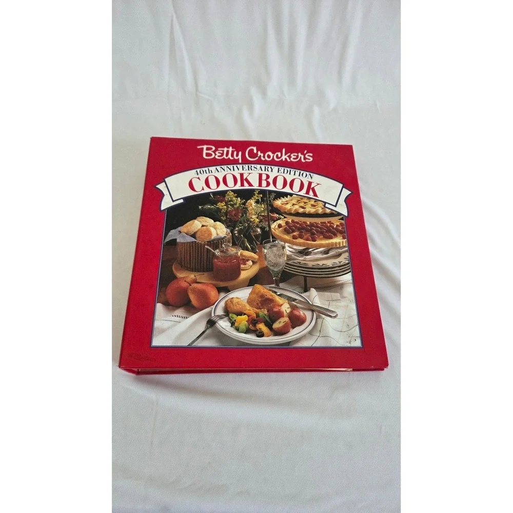 1991 Betty Crocker 40th Anniversary Edition Cookbook Red Ring Binder